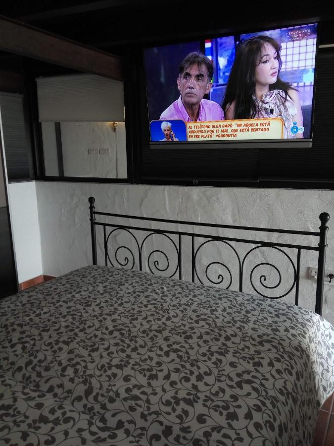 Aloelux Villa !! - Private Villa With Pool , Jacuzzi, Cinema, Massage ,Wonderful View, Art Desing Villa Tias Exterior photo