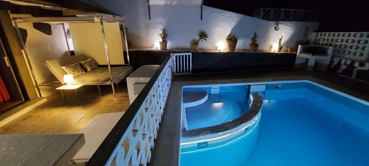 Aloelux Villa !! - Private Villa With Pool , Jacuzzi, Cinema, Massage ,Wonderful View, Art Desing Villa Tias Exterior photo