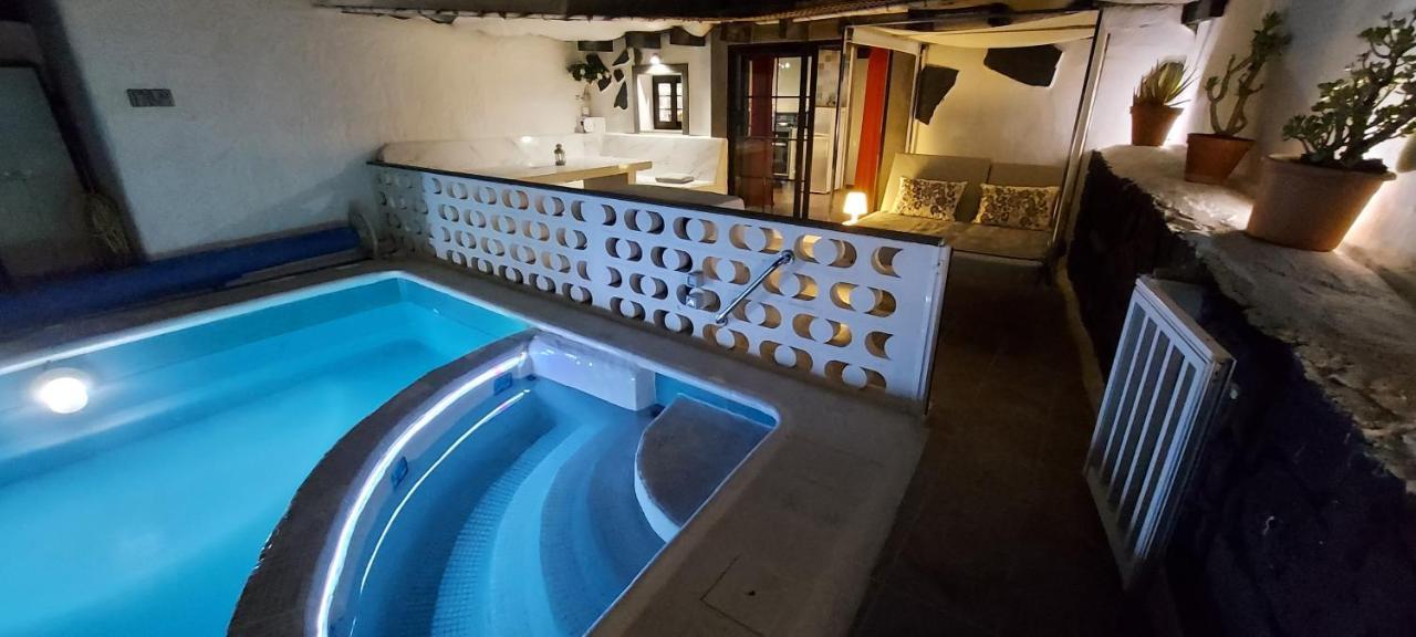 Aloelux Villa !! - Private Villa With Pool , Jacuzzi, Cinema, Massage ,Wonderful View, Art Desing Villa Tias Exterior photo