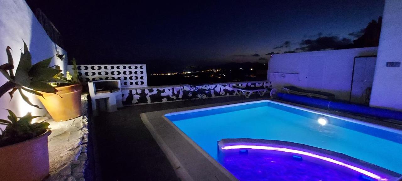Aloelux Villa !! - Private Villa With Pool , Jacuzzi, Cinema, Massage ,Wonderful View, Art Desing Villa Tias Exterior photo